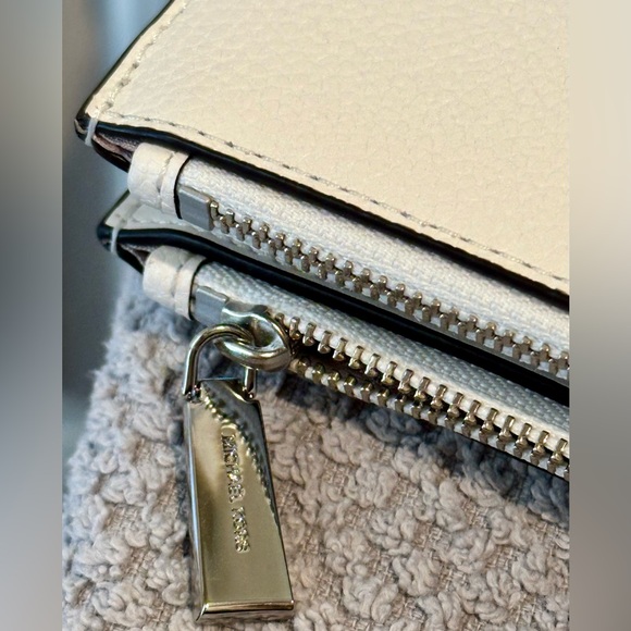 Michael Kors white leather wallet - Picture 11 of 16